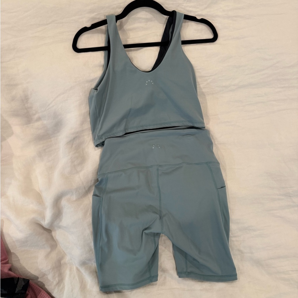 Varley Work Out set - Picture 2 of 4